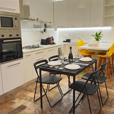 Cozy Modern With Terrace - Pantheon Lägenhet