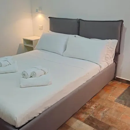 Cozy Modern With Terrace - Pantheon Lägenhet